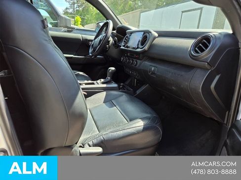 Used 2021 Toyota Tacoma TRD Sport w/ TRD Premium Sport Package AWD/4WD image 13