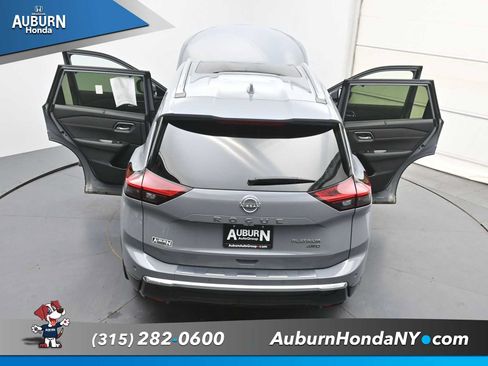 Used 2024 Nissan Rogue Platinum w/ Platinum Premium Package AWD/4WD image 39