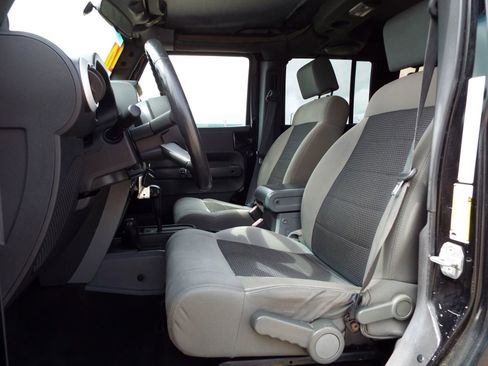 Used 2010 Jeep Wrangler Unlimited Sahara image 21