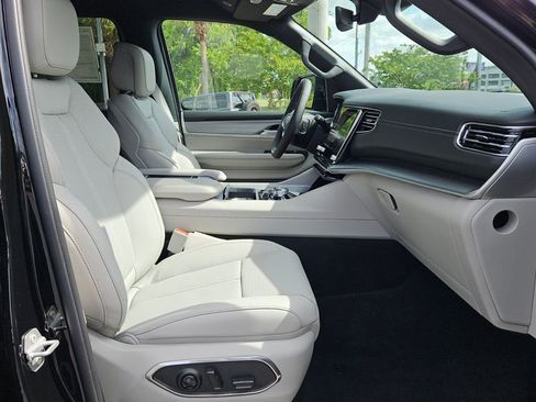 New 2026 Jeep Grand Wagoneer Limited w/ Convenience Group I AWD/4WD image 15