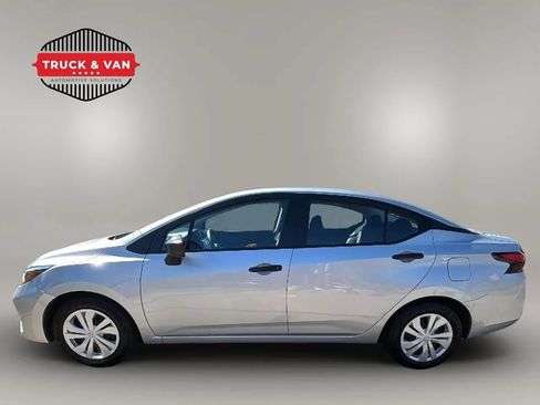 Used 2025 Nissan Versa S FWD image 2