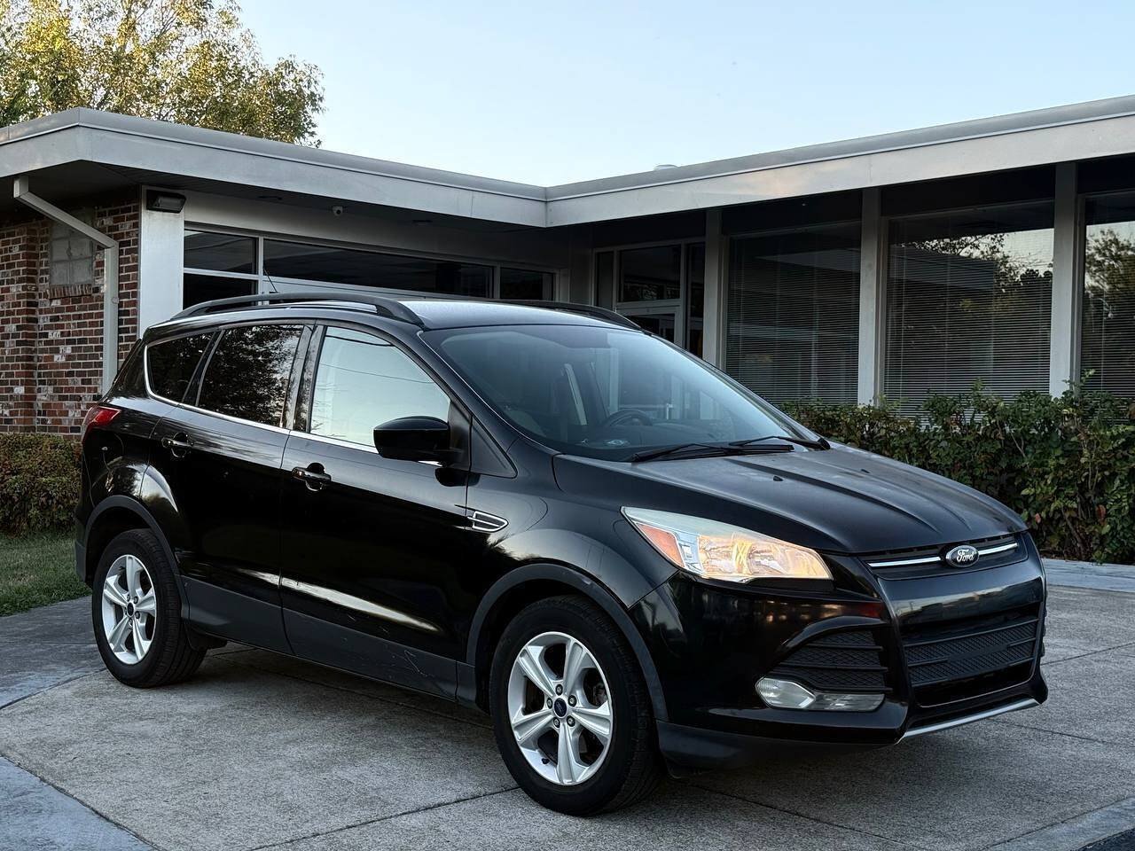 Used 2016 Ford Escape SE w/ Equipment Group 201A FWD image 7