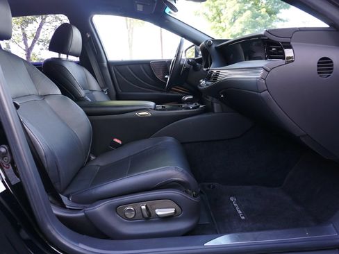 Used 2018 Lexus LS 500 w/ Accessory Package (Z2) RWD image 19