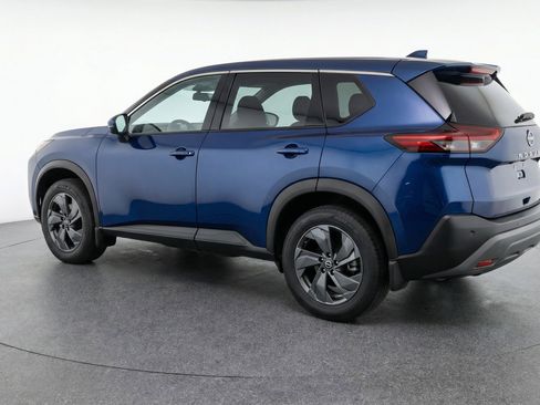 Used 2025 Nissan Rogue SV image 6