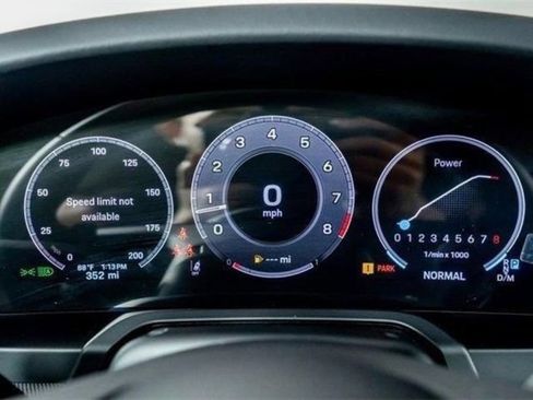 Used 2025 Porsche 911 Carrera RWD image 38
