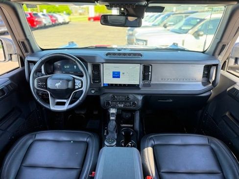 Used 2025 Ford Bronco Badlands AWD/4WD image 2