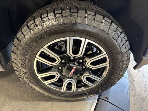 Used 2023 GMC Sierra 2500 AT4 AWD/4WD image 14