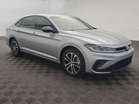 Used 2025 Volkswagen Jetta Sport image 6