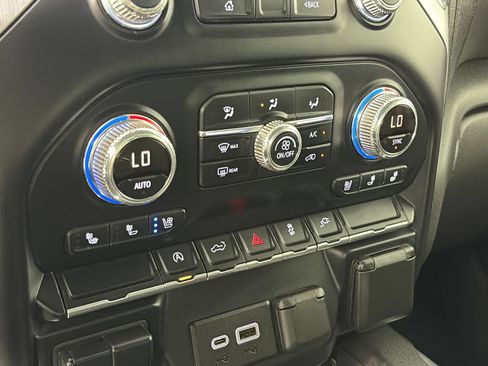 Used 2019 GMC Sierra 1500 SLT w/ SLT Premium Package AWD/4WD image 21