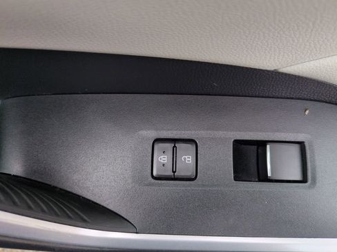 Used 2021 Toyota RAV4 XLE Premium FWD image 32