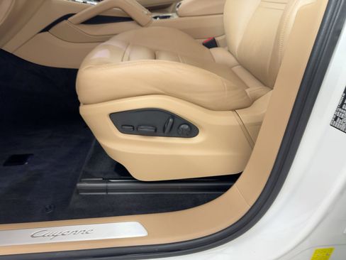 Used 2023 Porsche Cayenne image 15