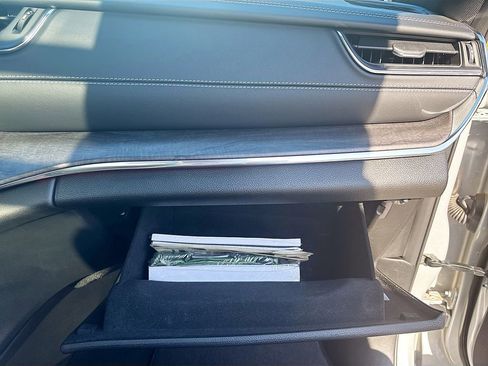 Used 2024 Jeep Grand Cherokee Overland w/ Advanced Protech Group III image 28