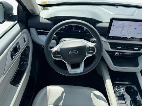 Used 2025 Ford Explorer Active w/ Active Comfort Package AWD/4WD image 15