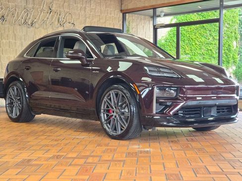 Used 2025 Porsche Macan Turbo Electric AWD/4WD image 9