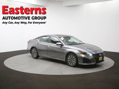 Used 2024 Nissan Altima 2.5 SV w/ SV Premium Package image 47