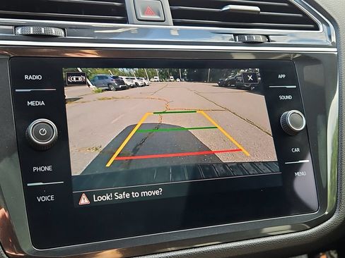 Certified 2024 Volkswagen Tiguan SE R-Line AWD/4WD image 11