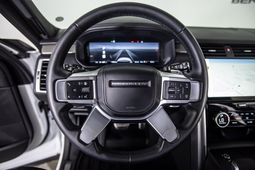 Used 2024 Land Rover Discovery Metropolitan Edition AWD/4WD image 40