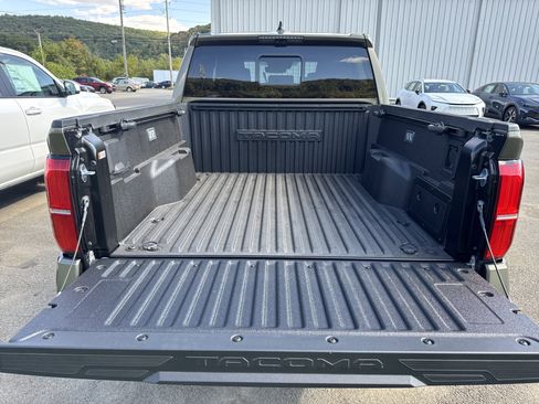 New 2025 Toyota Tacoma Limited AWD/4WD image 31