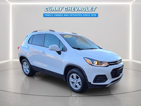 Used 2022 Chevrolet Trax LT w/ LT Convenience Package image 3