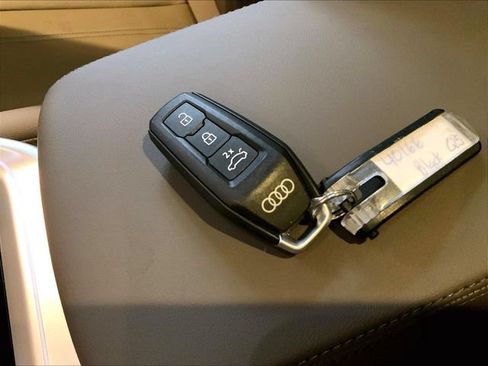 Used 2025 Audi Q5 Premium w/ Convenience Package AWD/4WD image 20