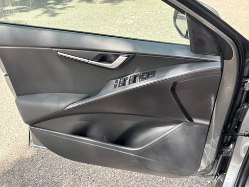 Used 2026 Kia Niro LX FWD image 18