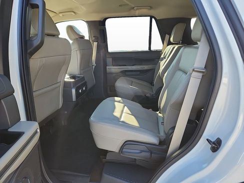Used 2021 Ford Expedition XLT image 23