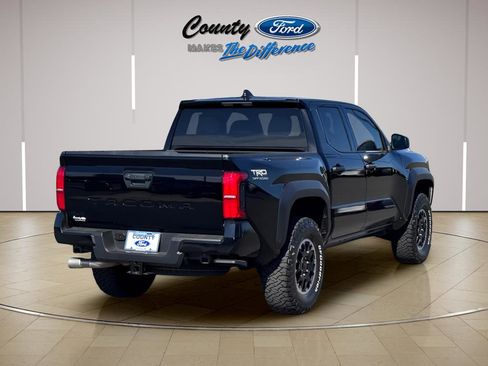 Used 2025 Toyota Tacoma TRD Off-Road AWD/4WD image 25