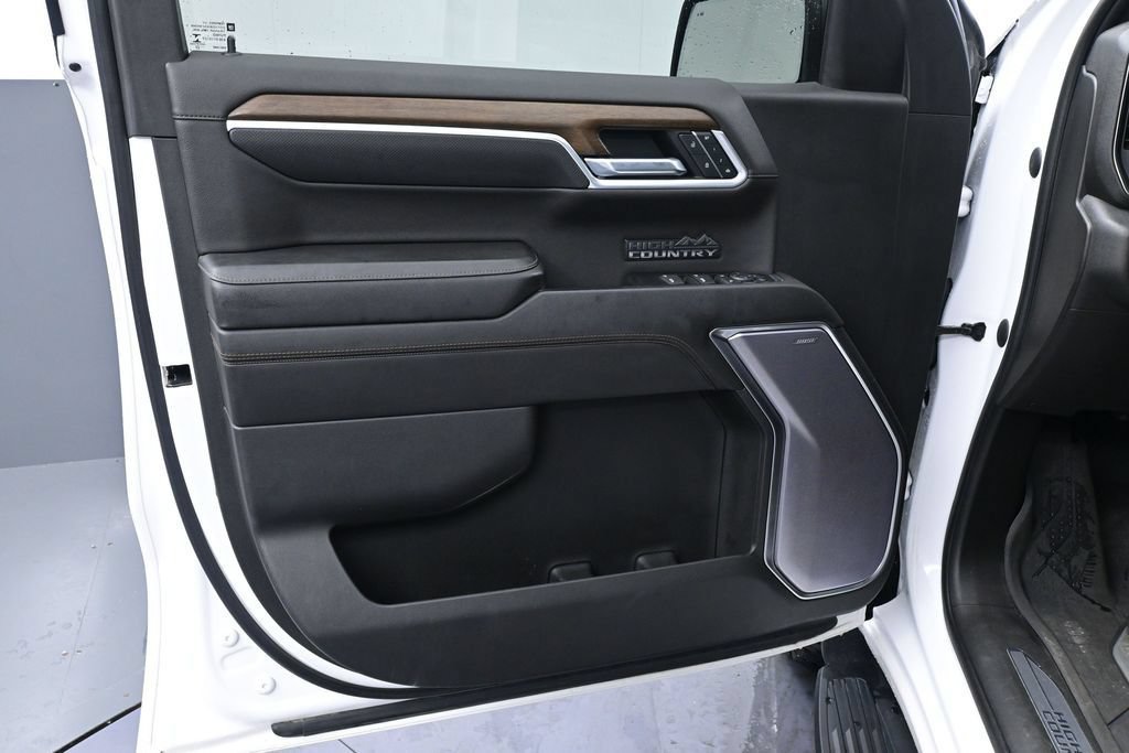 Used 2022 Chevrolet Silverado 1500 High Country w/ High Country Premium Package AWD/4WD image 18