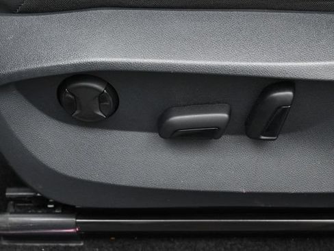 Used 2023 Volkswagen Tiguan SE w/ Panoramic Sunroof Package FWD image 10