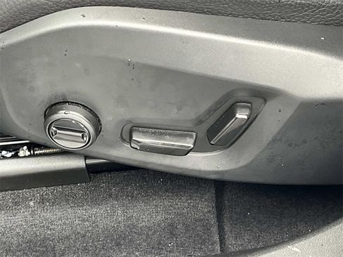 Used 2023 Volvo XC60 B5 Plus image 22