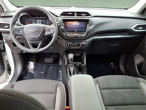 Used 2022 Chevrolet TrailBlazer LT w/ Convenience Package FWD image 13