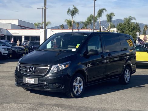 Used 2018 Mercedes-Benz Metris Passenger image 7