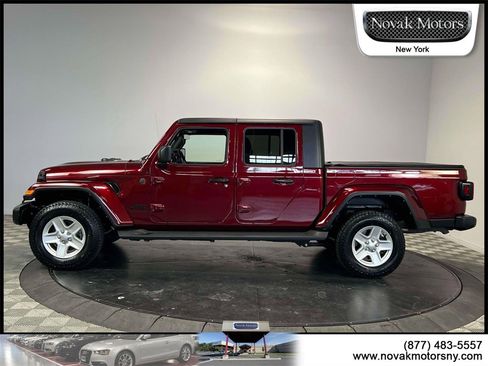 Used 2022 Jeep Gladiator Sport image 5