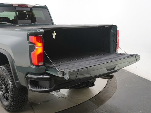 Used 2026 Chevrolet Silverado 2500 ZR2 image 9