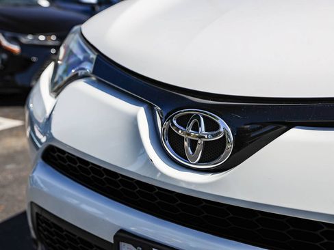 Used 2016 Toyota RAV4 SE FWD image 11