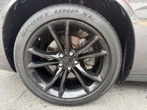 Used 2016 Dodge Challenger R/T w/ Driver Convenience Group RWD image 18