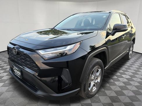 Used 2025 Toyota RAV4 XLE AWD/4WD image 3