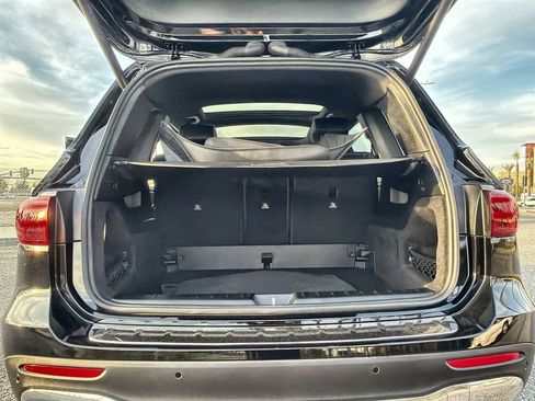 Used 2024 Mercedes-Benz GLB 250 4MATIC w/ Exclusive Package image 21