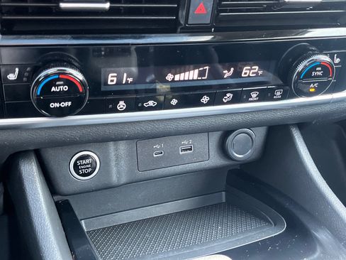 Used 2021 Nissan Rogue SV w/ Premium Package image 13