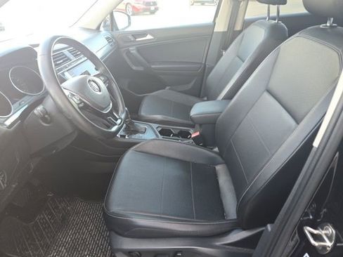 Used 2019 Volkswagen Tiguan SE w/ Panoramic Sunroof Package image 8