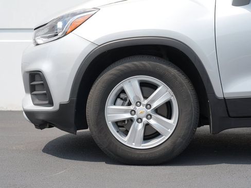 Used 2019 Chevrolet Trax LT w/ LT Convenience Package FWD image 11