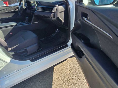 Used 2025 Toyota Camry LE image 10