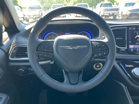 Used 2024 Chrysler Pacifica Limited w/ S Appearance Package image 35