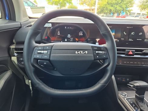 Certified 2026 Kia Sportage EX FWD image 21