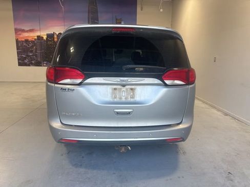 Used 2020 Chrysler Pacifica Touring-L Plus w/ Tire & Wheel Group image 7