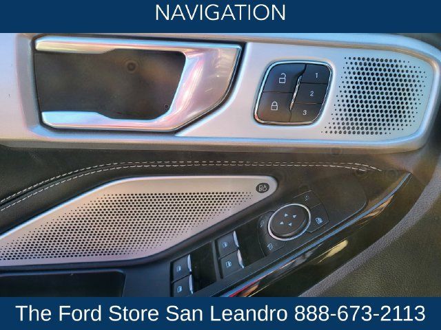 Used 2017 Ford Edge Titanium FWD image 11