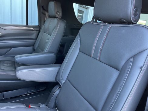 Used 2021 Chevrolet Suburban RST w/ Luxury Package image 41