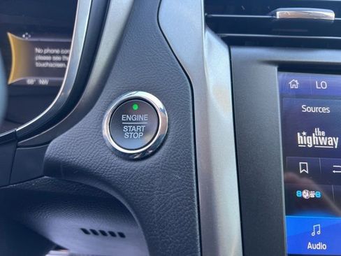 Used 2020 Ford Fusion SE AWD/4WD image 30