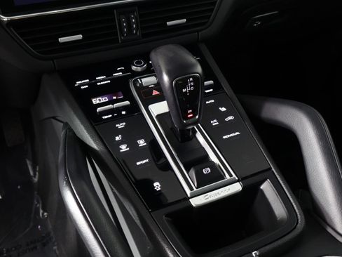 Certified 2023 Porsche Cayenne AWD/4WD image 18