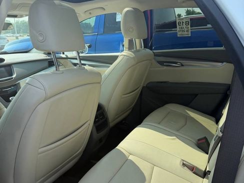 Used 2018 Cadillac XT5 Luxury w/ Driver Awareness Package AWD/4WD image 8